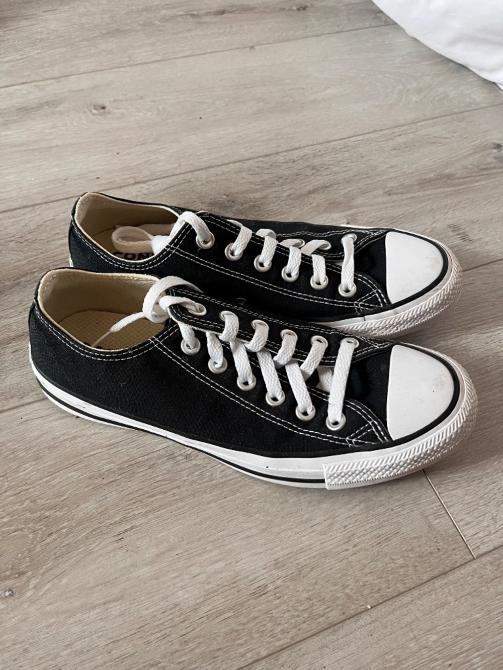Converse - Picture 2 of 3